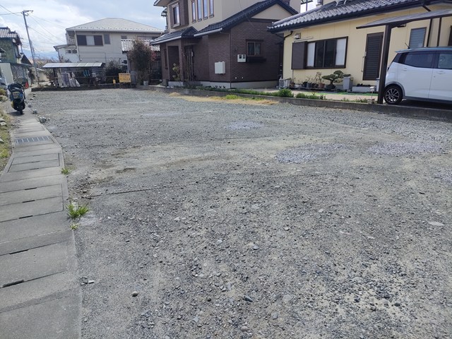 甲府市下飯田 月極駐車場の南側の様子